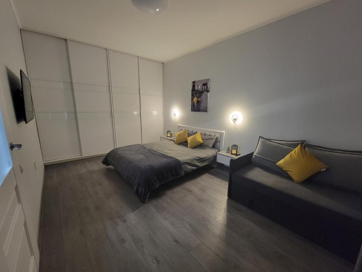 Warm & Cozy In The Heart Of Historical Apartment